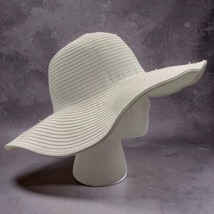 White Packable Floppy Sun Hat – Wide Brim Travel Hat – 58 cm – New With Tag